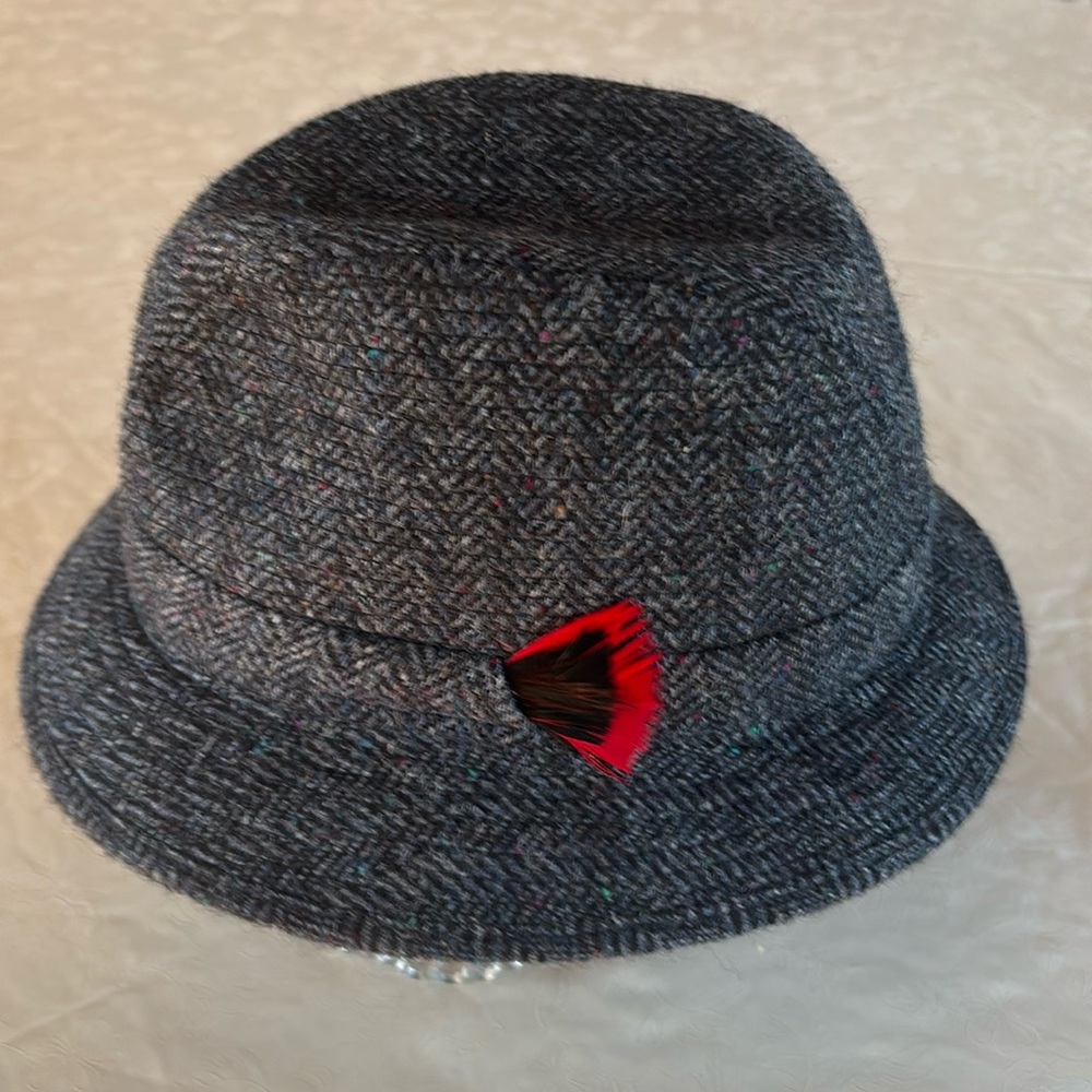 Jonathan Richard made in Ireland 100% tweed wool hat. Size 7 US ( 56 cm).